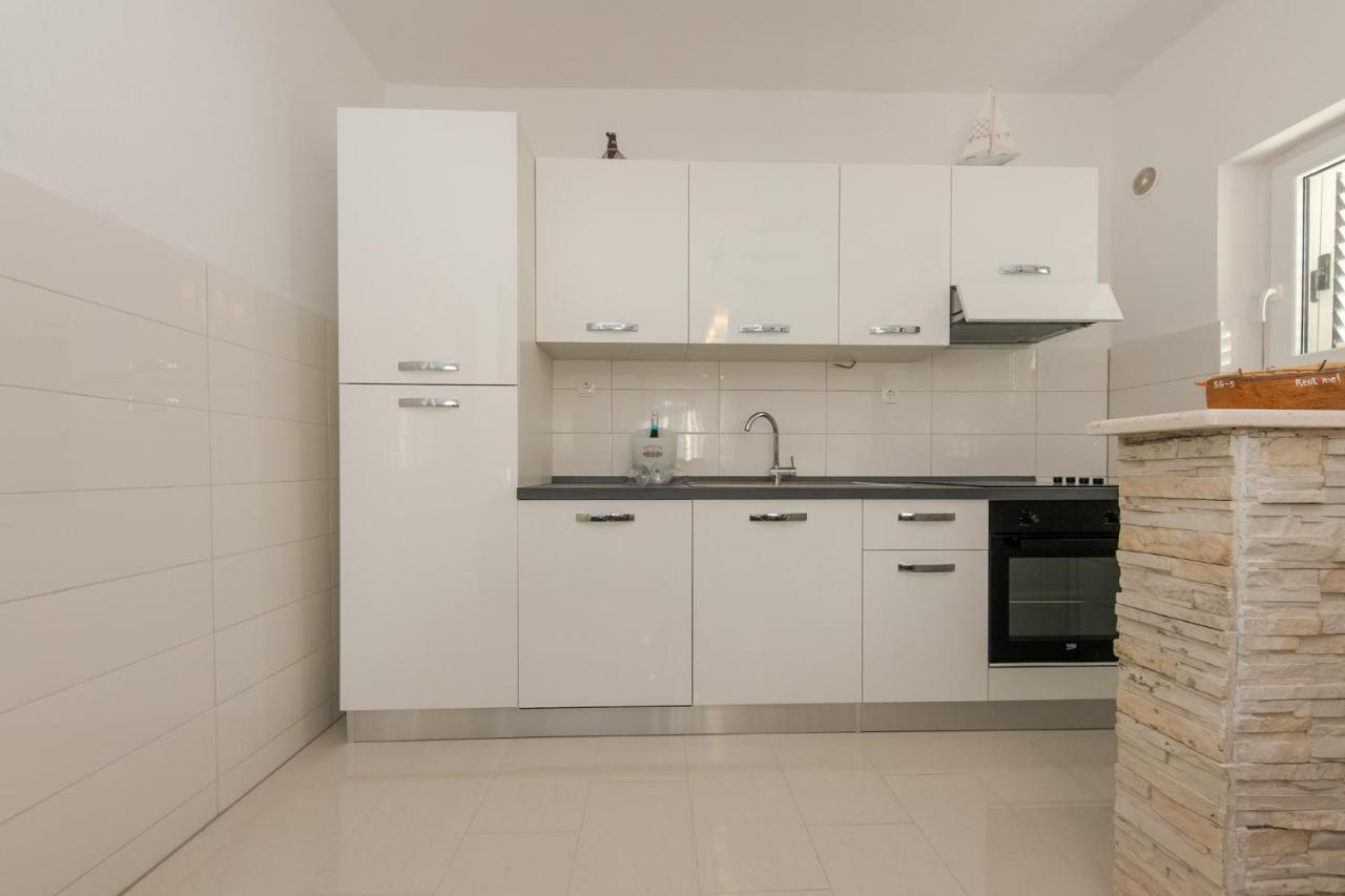 Apartments Mate Vinišće Exterior foto