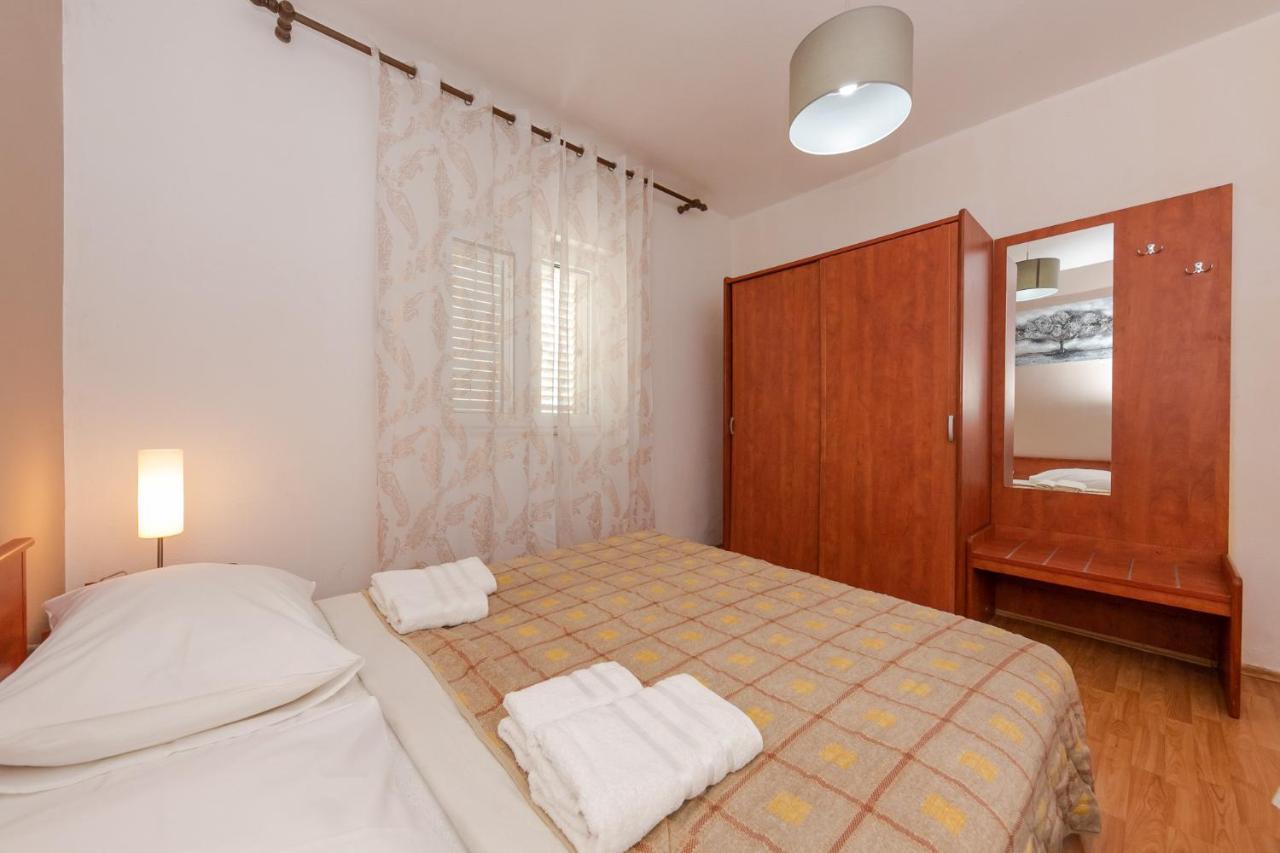 Apartments Mate Vinišće Exterior foto