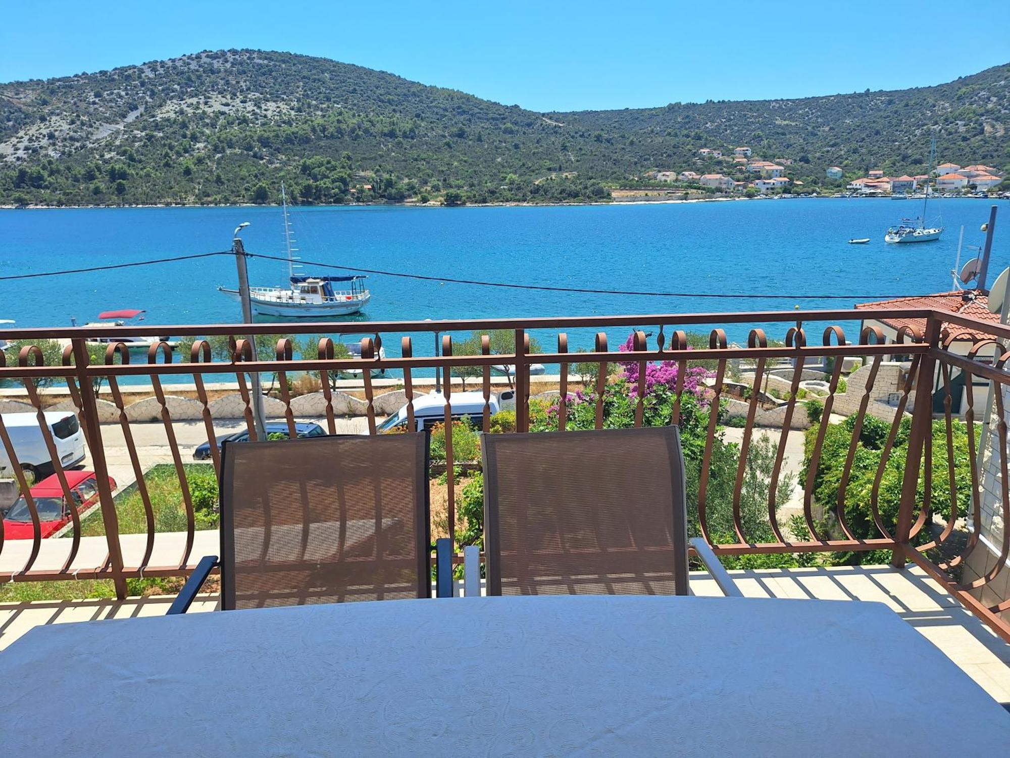 Apartments Mate Vinišće Exterior foto