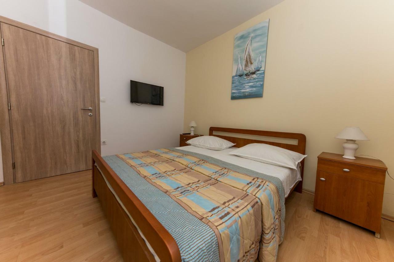 Apartments Mate Vinišće Exterior foto