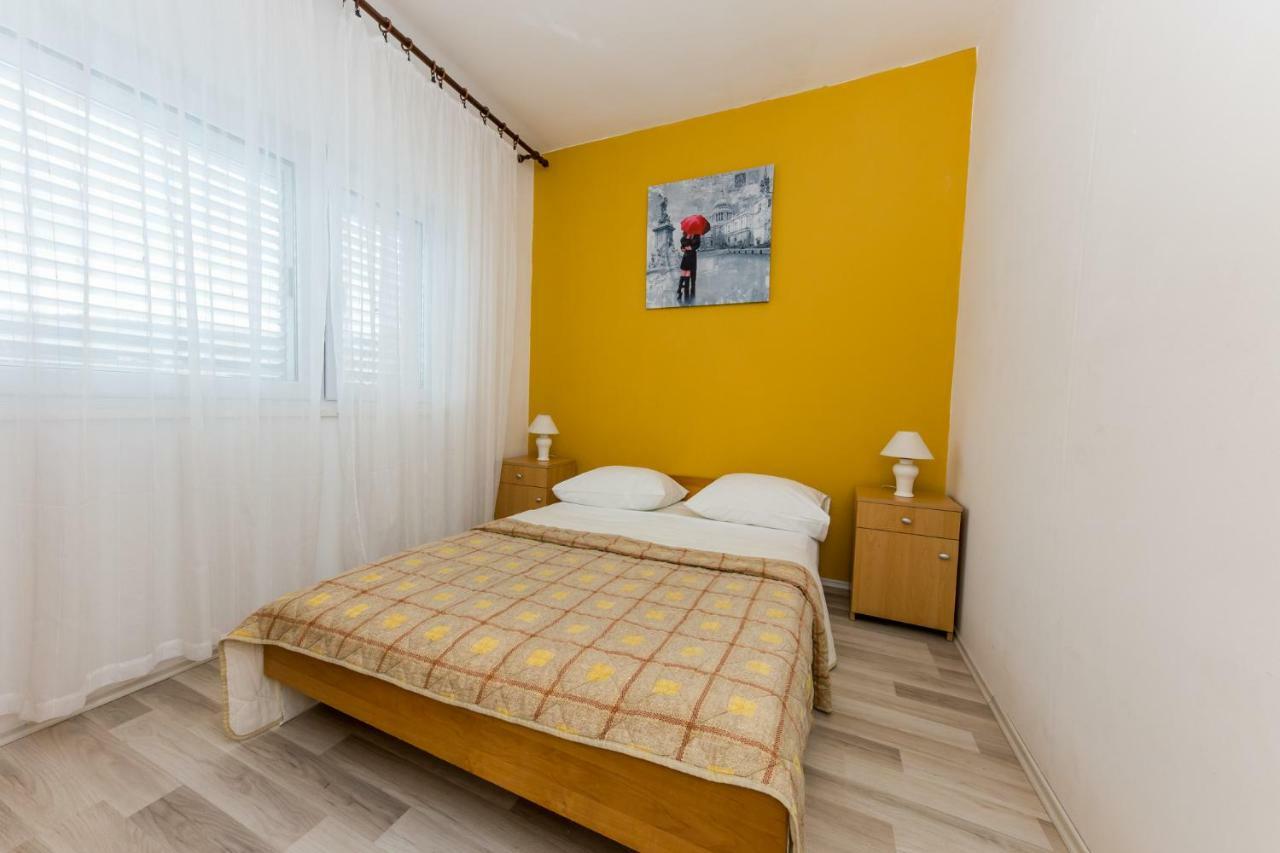 Apartments Mate Vinišće Exterior foto
